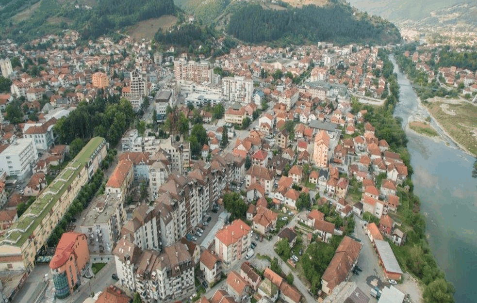 Stradalo četvorogodišnje dete u Bijelom Polju kada je na njega pala metalna ograda